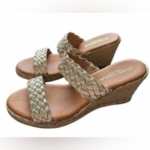 Andre Assous Sandals Womens Size 9US Gold Leather Wedges Double Strap Slip On